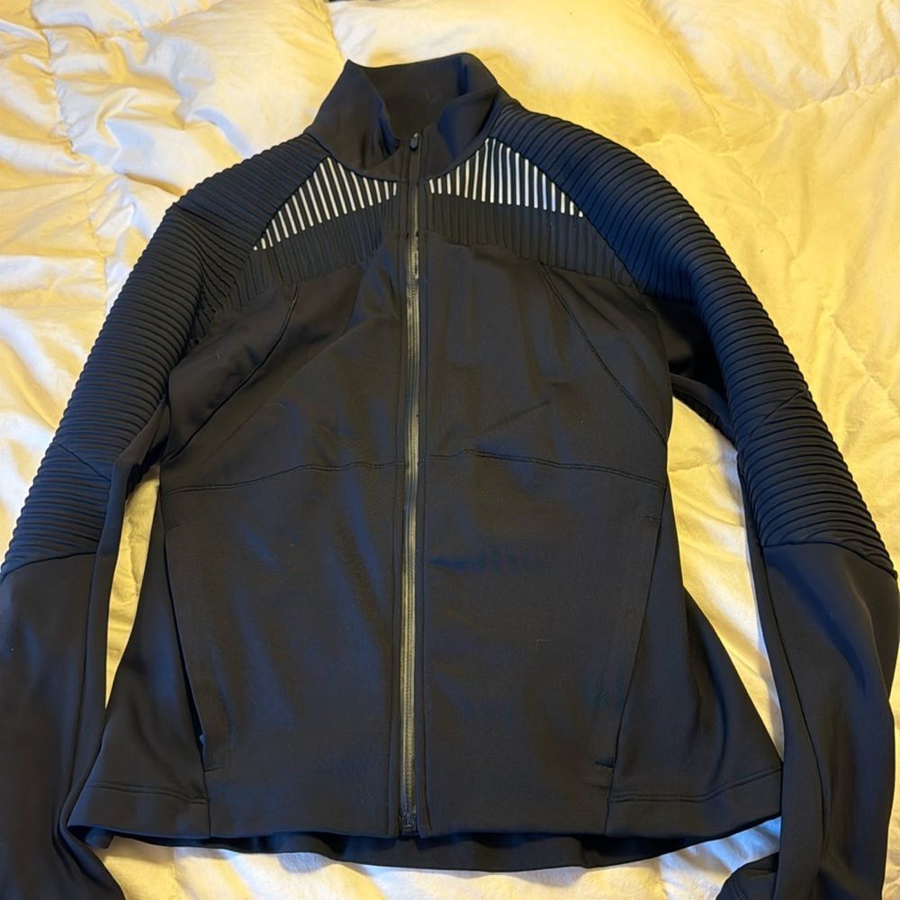 Women’s lululemon black zip up size 6